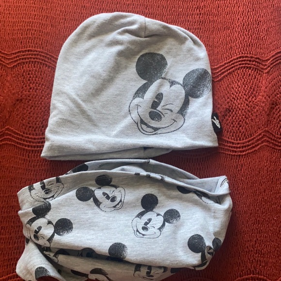 Beanie and infinity scarf - Picture 1 of 6